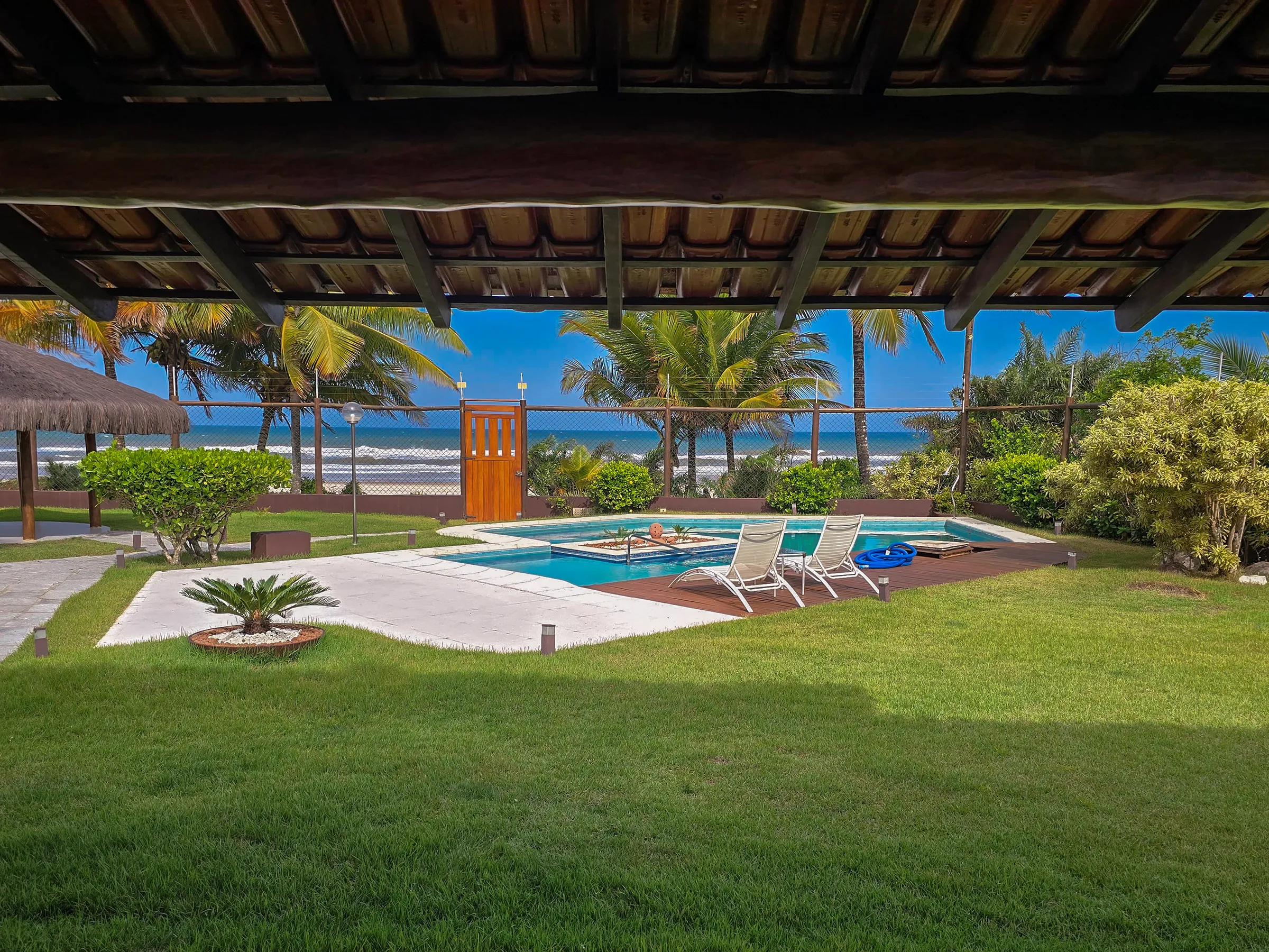 Vista da Piscina à partir da Sala.